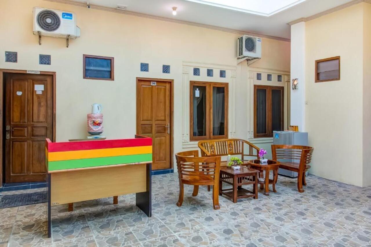 Oyo 3831 Pelangi Residence Syariah Solo Buitenkant foto